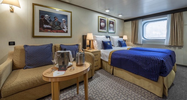 CUNARD Queen Elizabeth EF 1.jpg